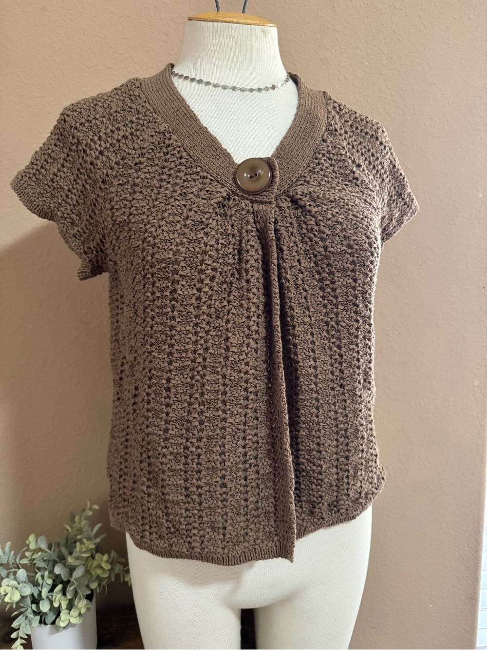 Tweeds Brown Mesh Weave Short-Sleeve Buttoned Knit Top